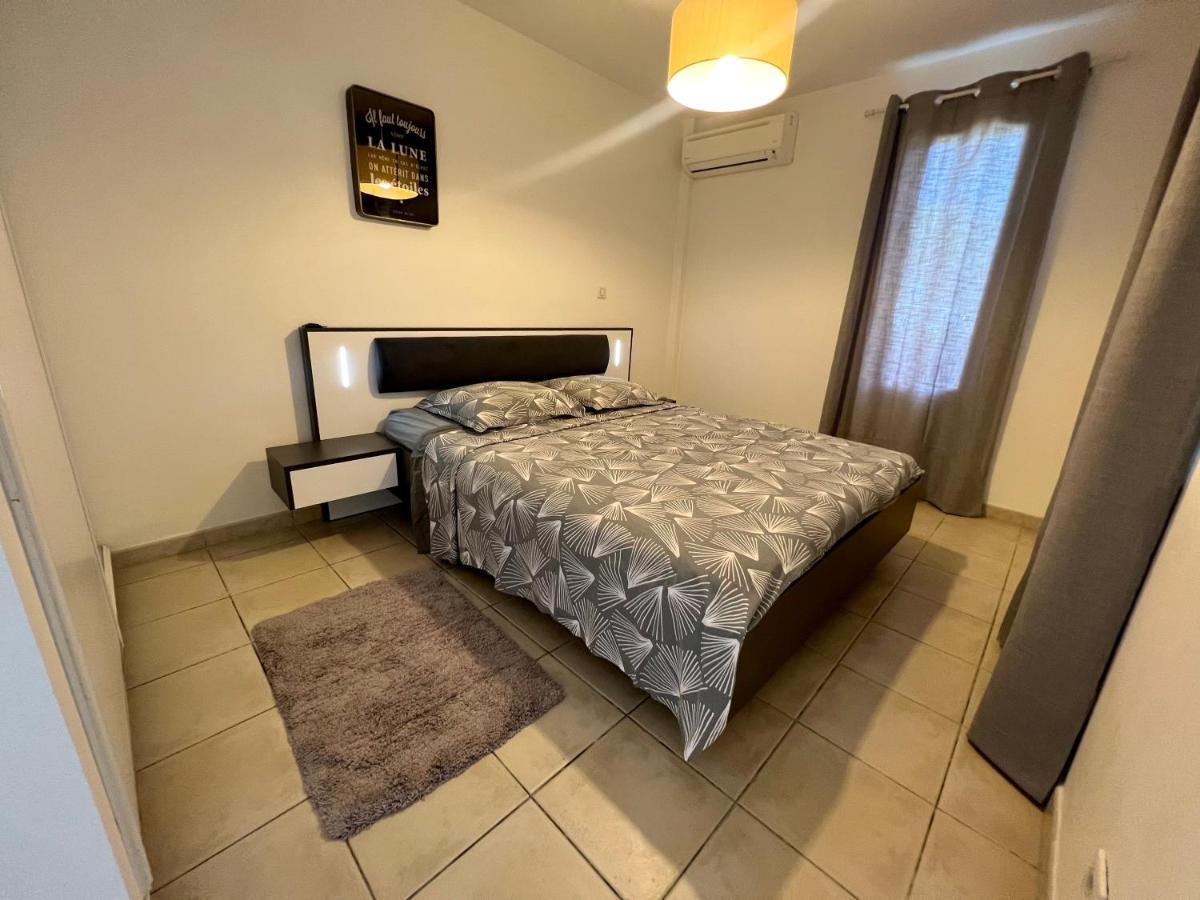 Appartement Au Bord De Mer Le Moule Bagian luar foto