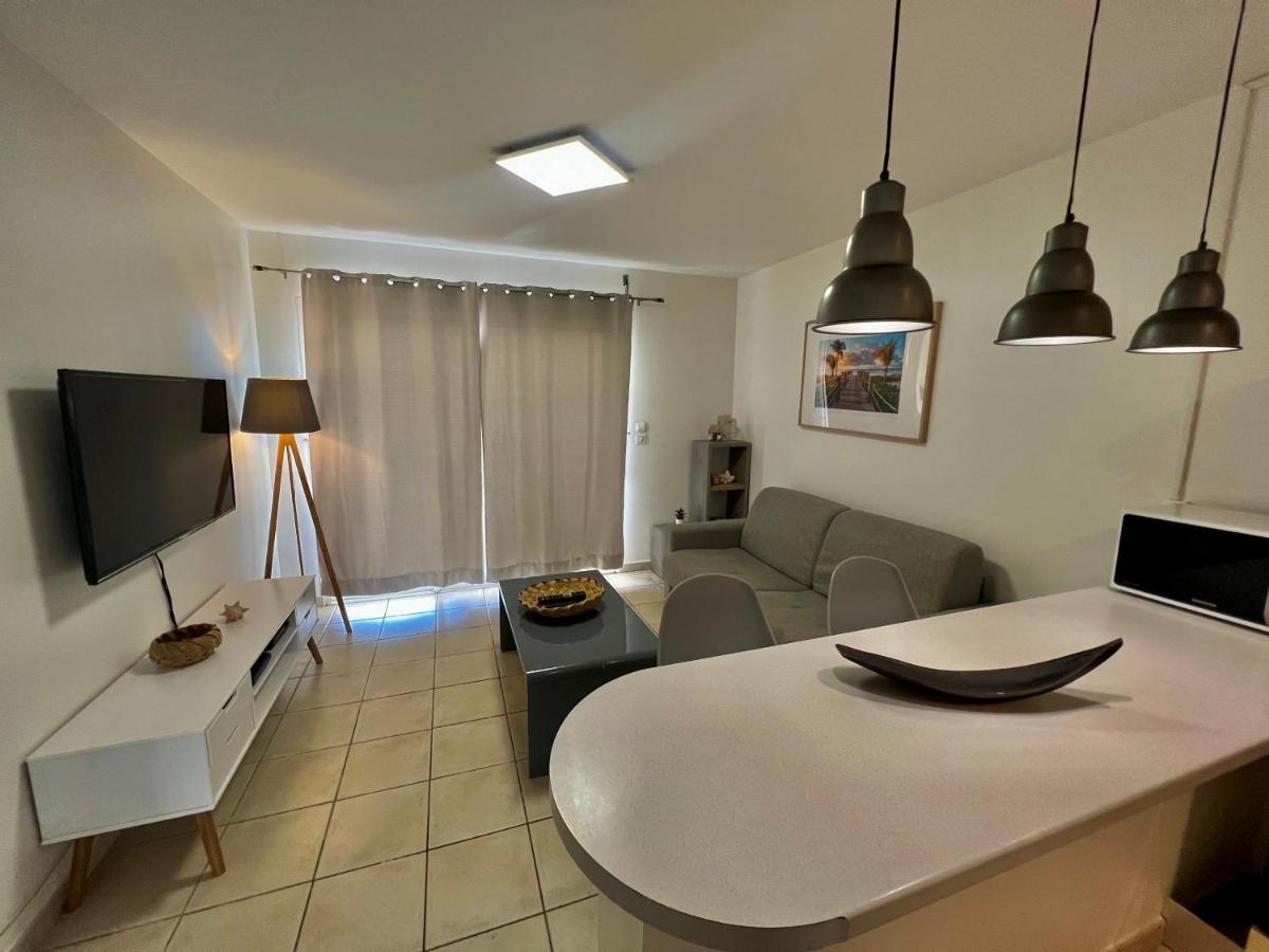 Appartement Au Bord De Mer Le Moule Bagian luar foto